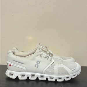 On running shoes are the On Cloud 5 all white size 9